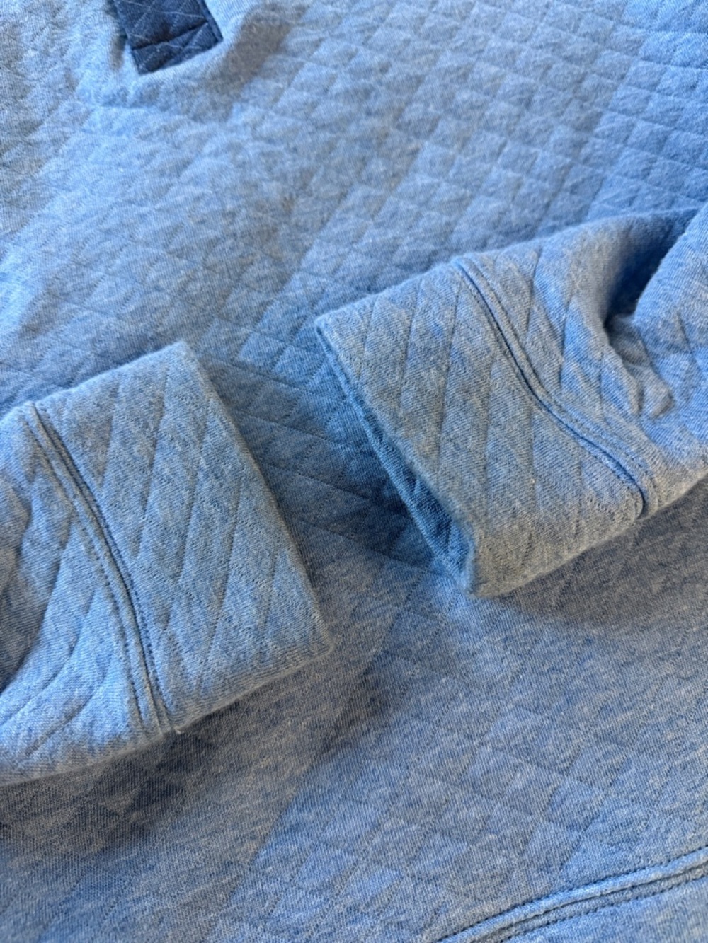 Vineyard Vines Boys Light Blue Pullover with Navy Quilted Yoke Size L (16) - Picture 5 of 5